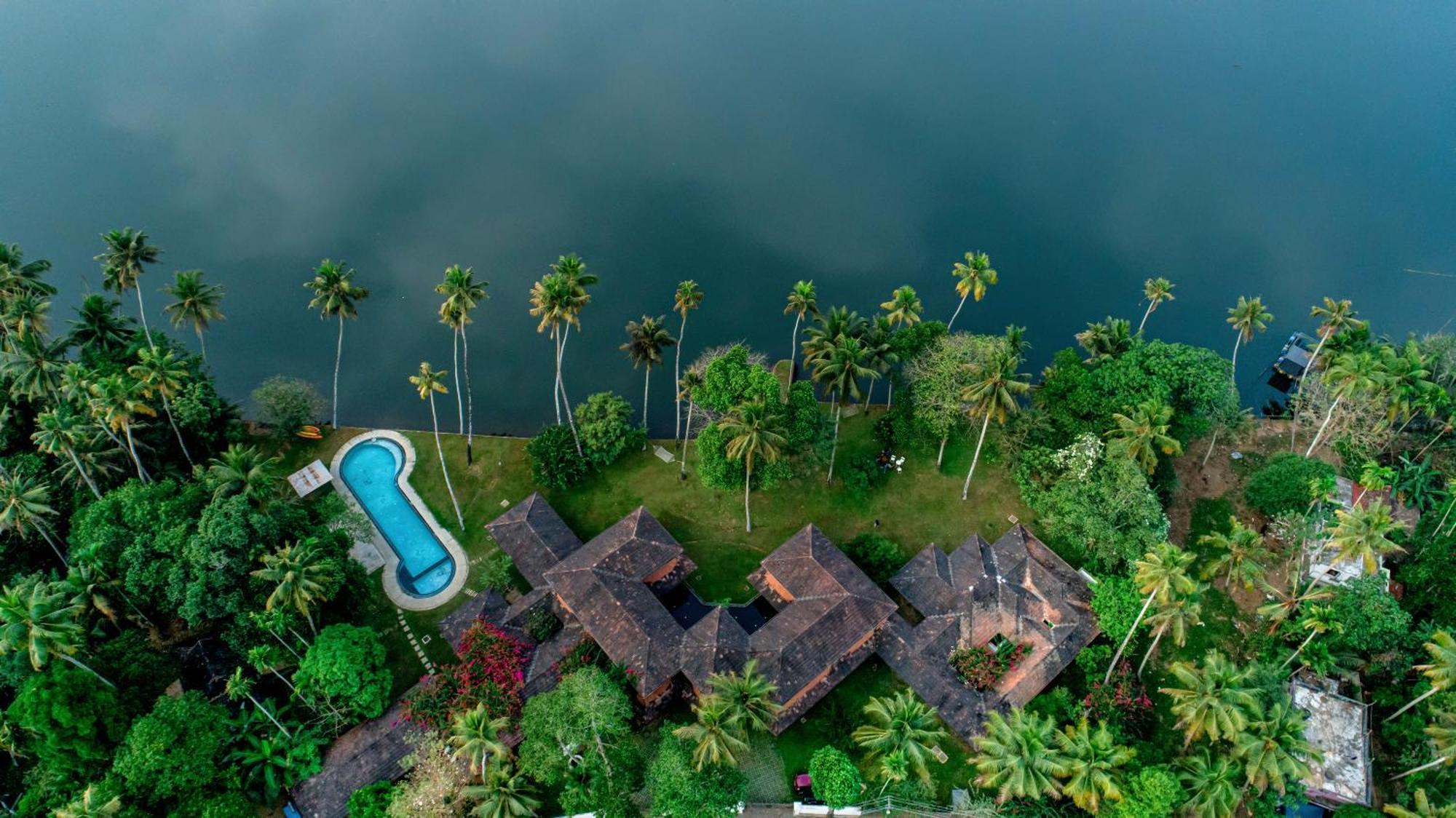 Cranganor History Cafe & Riverside Chateau North Paravur Exterior photo
