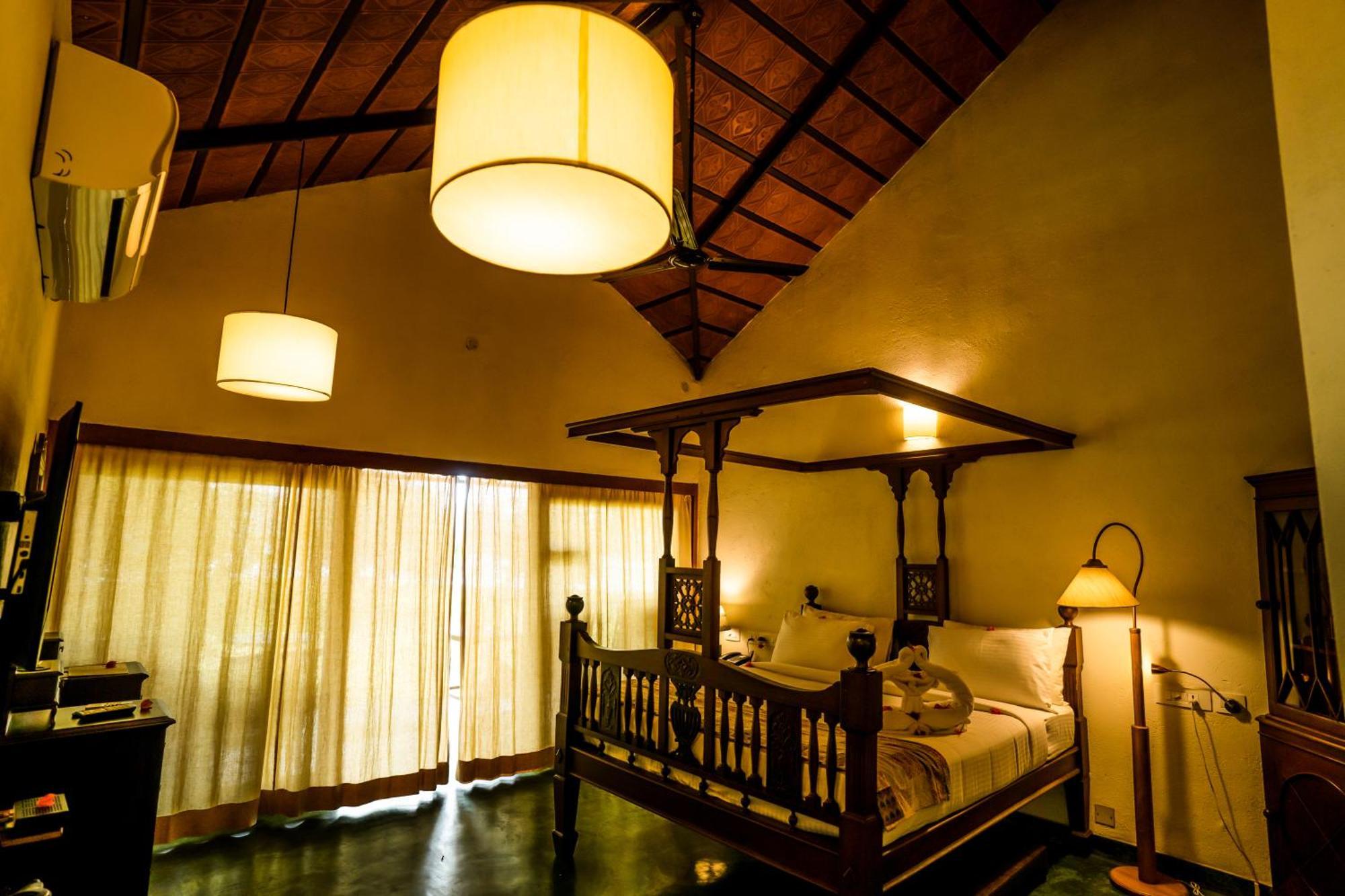 Cranganor History Cafe & Riverside Chateau North Paravur Exterior photo