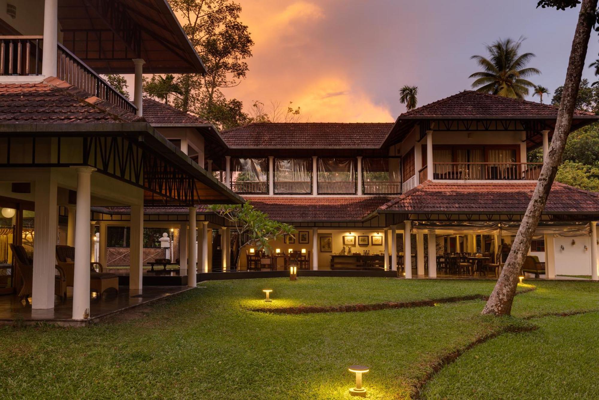 Cranganor History Cafe & Riverside Chateau North Paravur Exterior photo