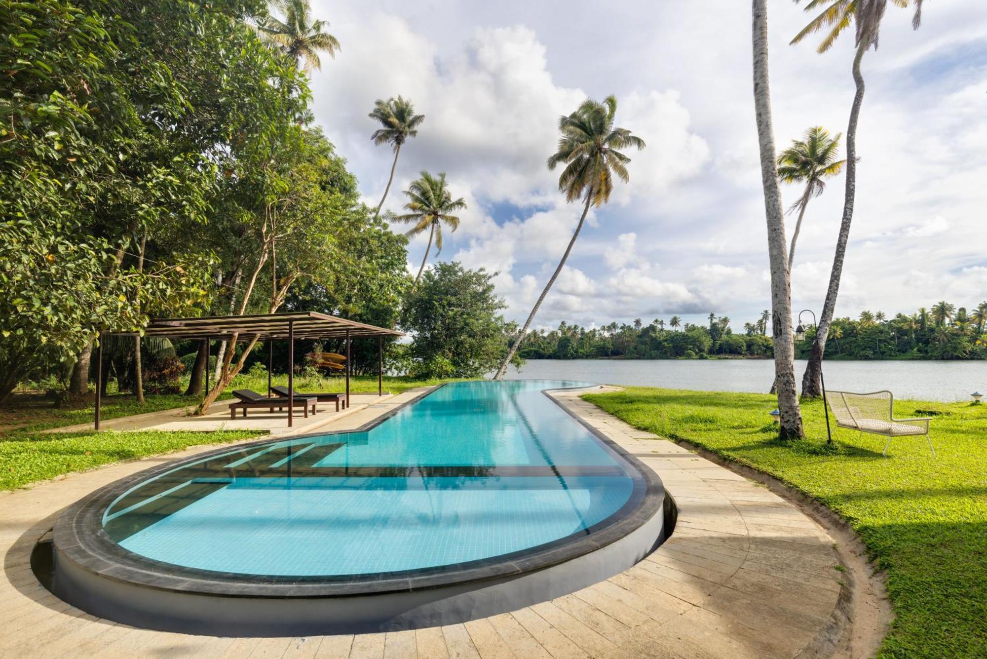 Cranganor History Cafe & Riverside Chateau North Paravur Exterior photo